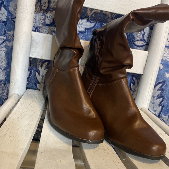 East 5th memory foam brown zipper boots Size 6.5. - Picture 7 of 10